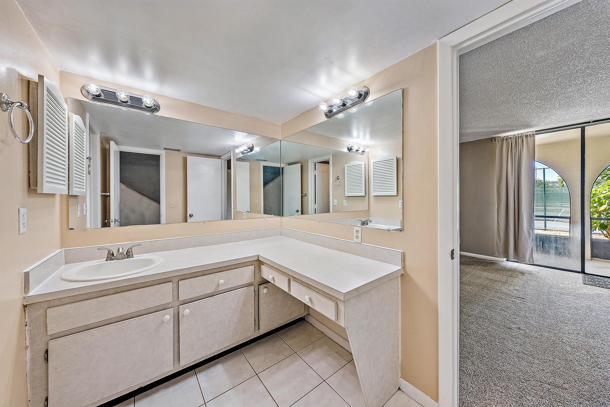 2828 Tennis Club Drive 208