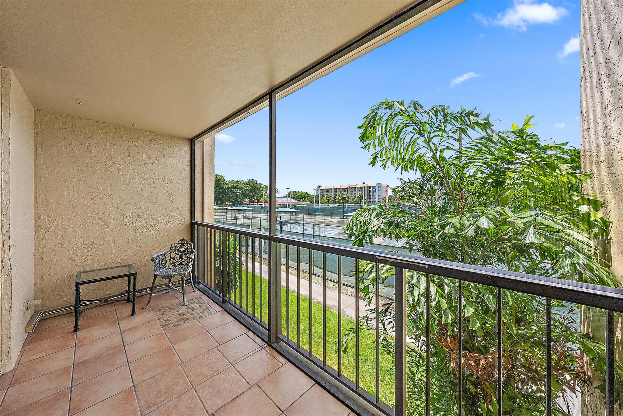 2828 Tennis Club Drive 208