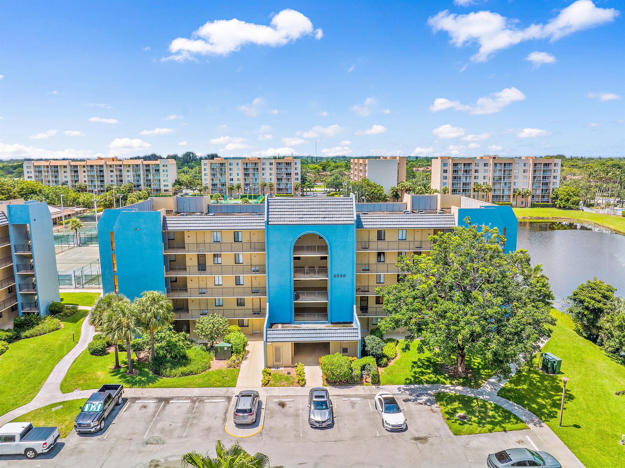 2828 Tennis Club Drive 208