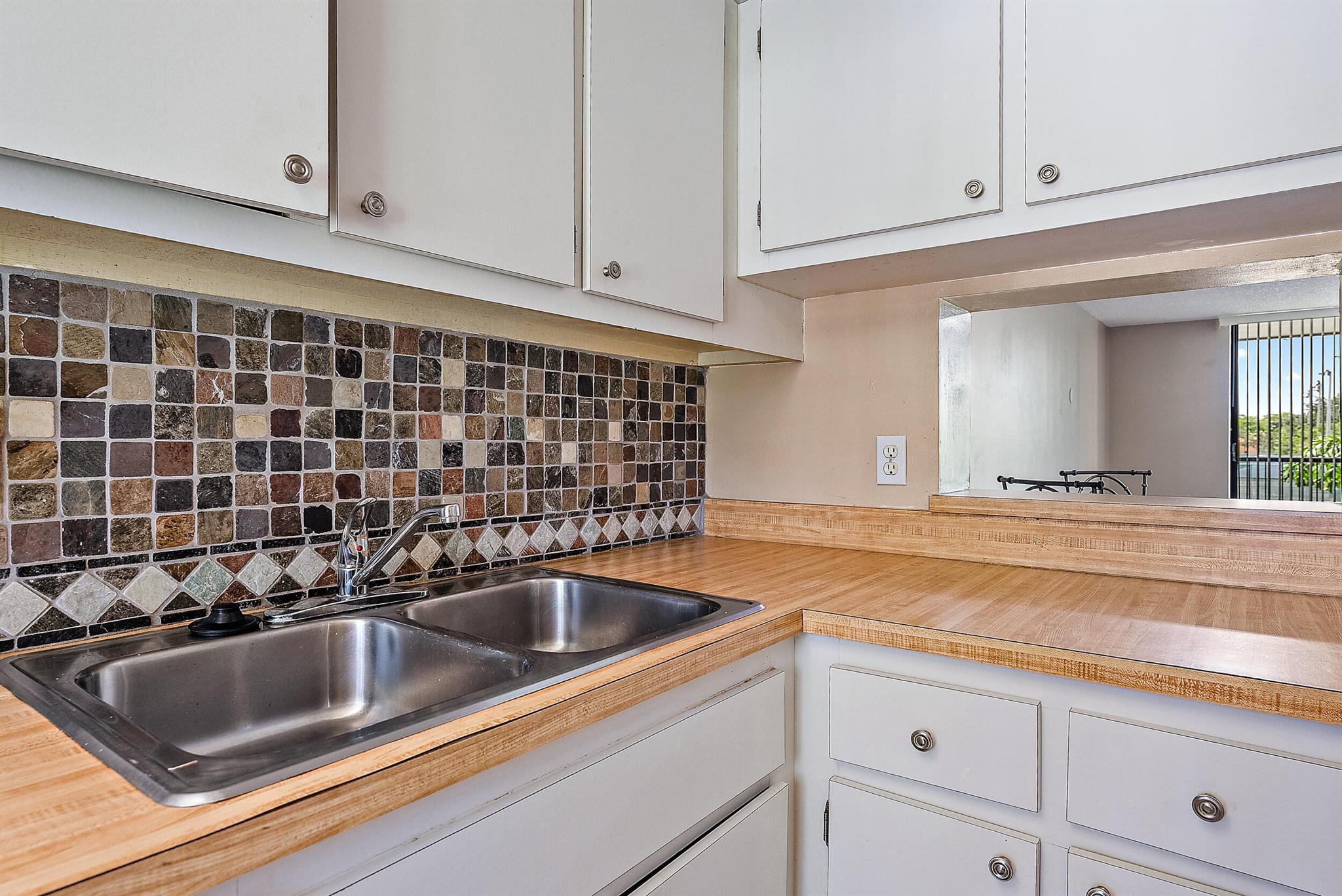 2828 Tennis Club Drive 208