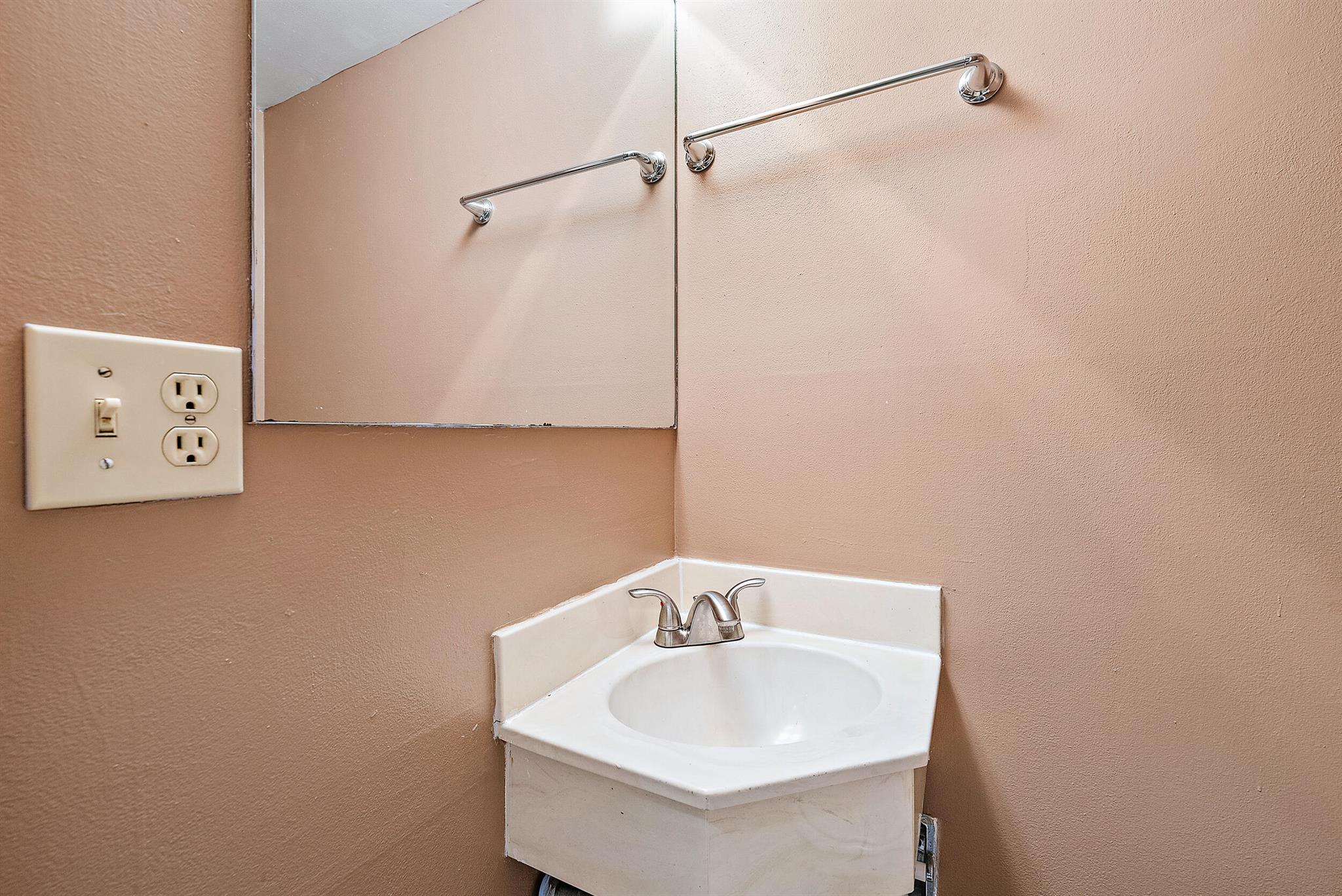 2828 Tennis Club Drive 208