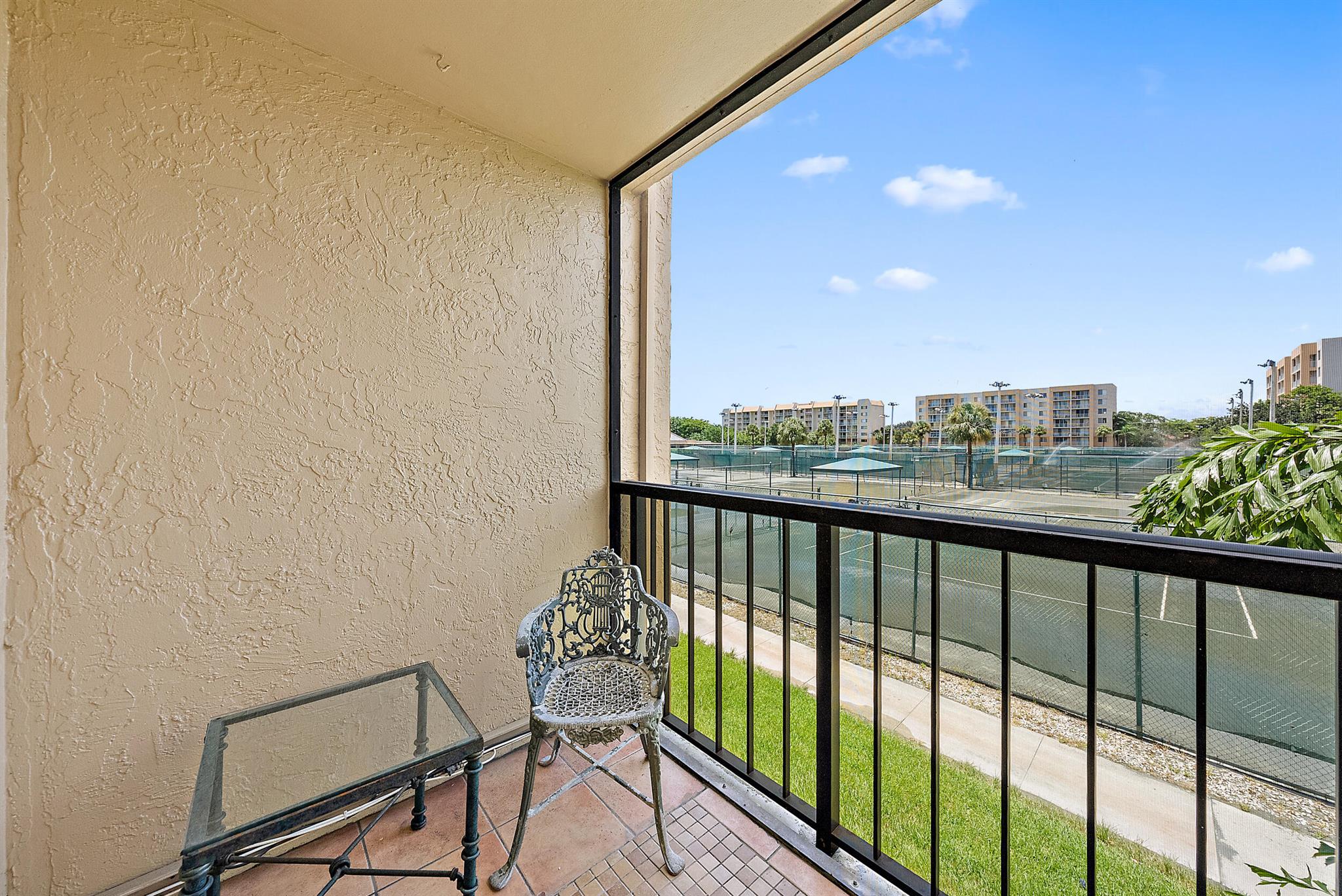 2828 Tennis Club Drive 208