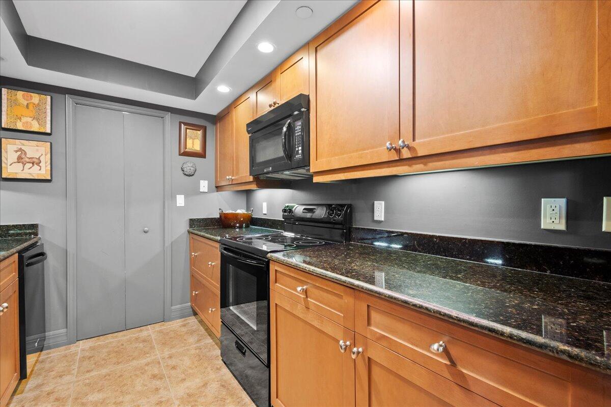 3000 N Ocean Drive 30b