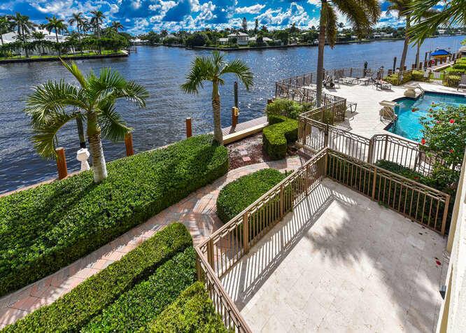3083 Waterside Circle