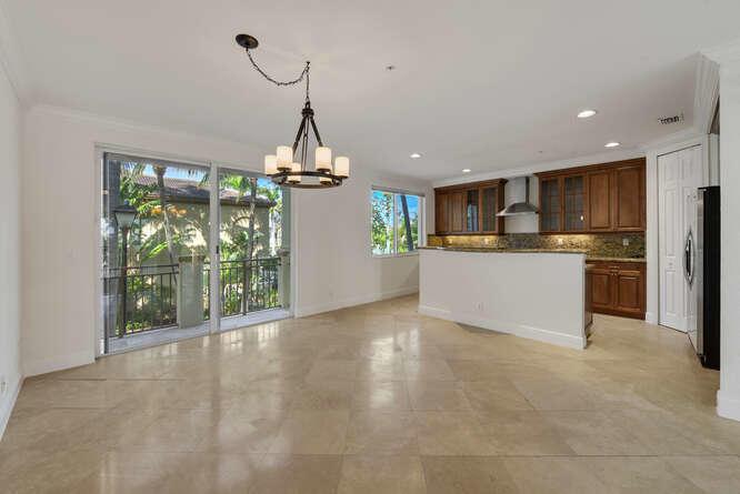 3083 Waterside Circle