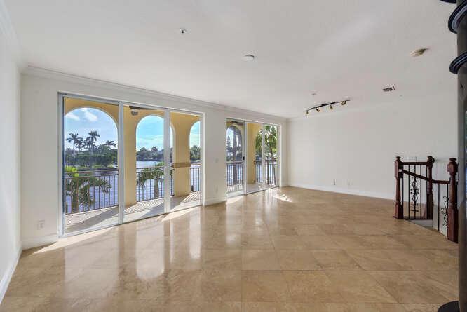 3083 Waterside Circle