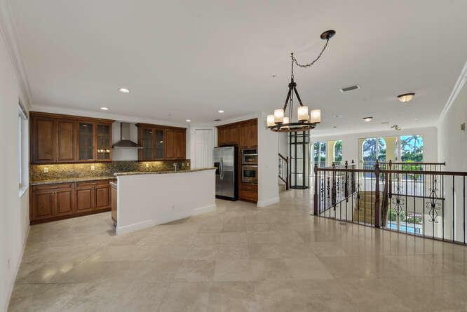 3083 Waterside Circle
