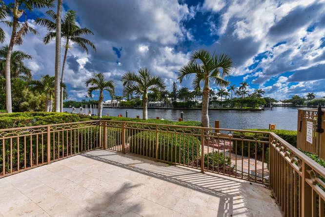 3083 Waterside Circle