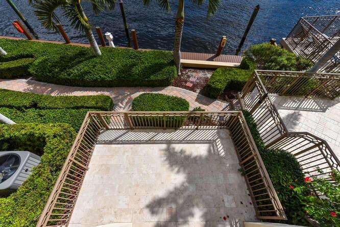 3083 Waterside Circle