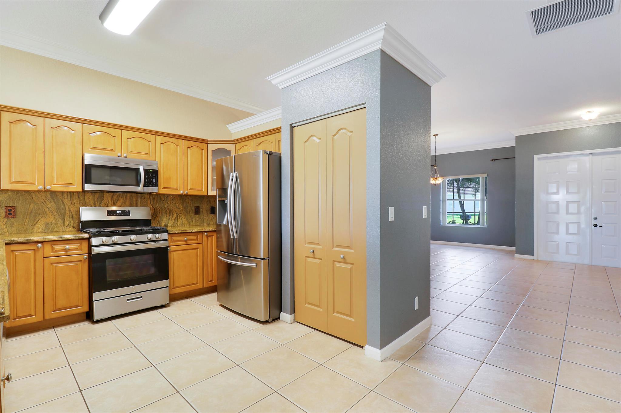 182 Kensington Way