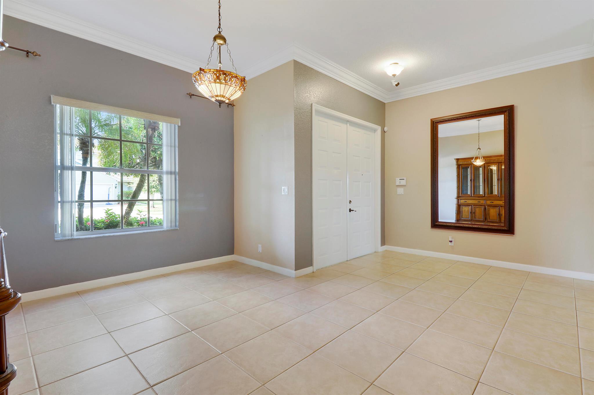 182 Kensington Way