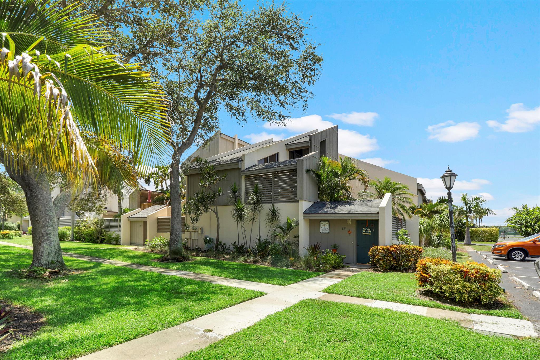 1605 S Us Highway 1 1f