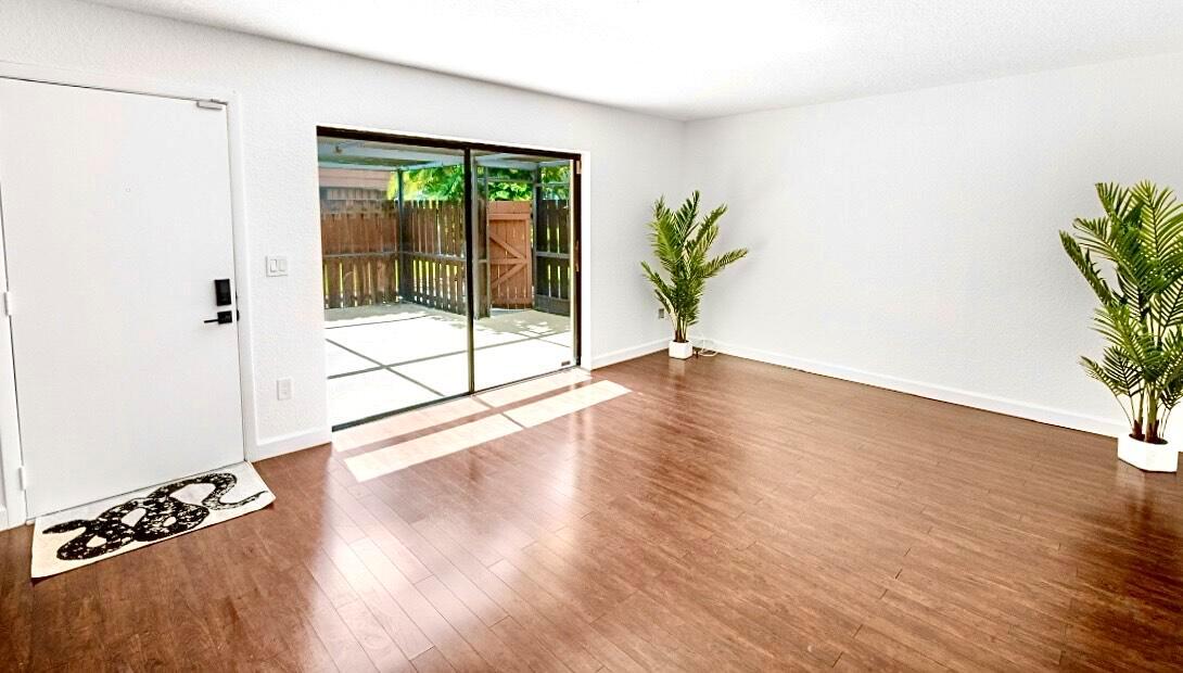 825 Center Street 10d