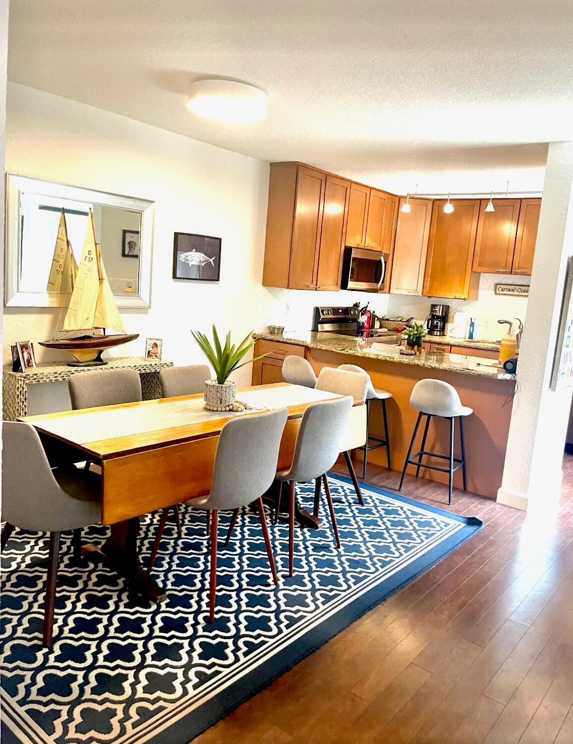 825 Center Street 10d