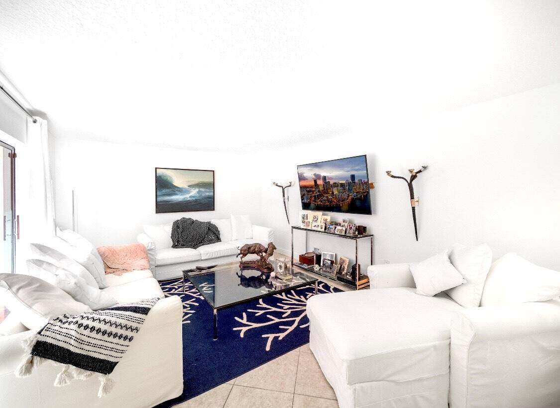 825 Center Street 10d
