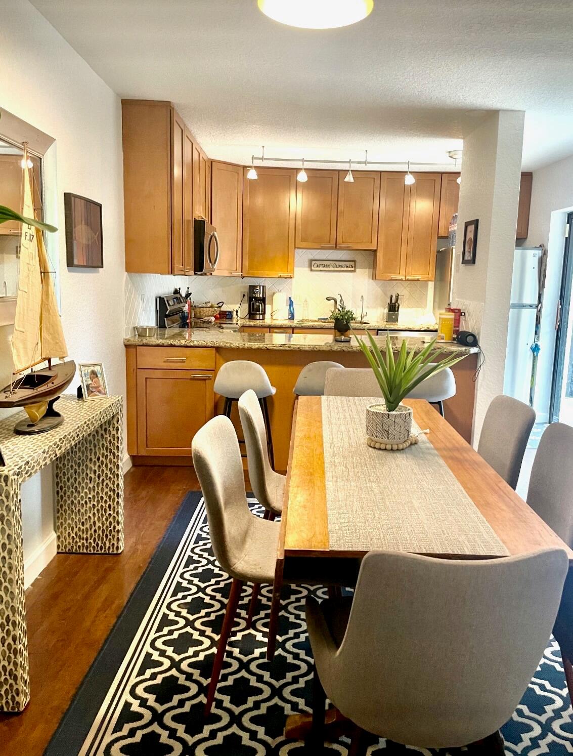 825 Center Street 10d
