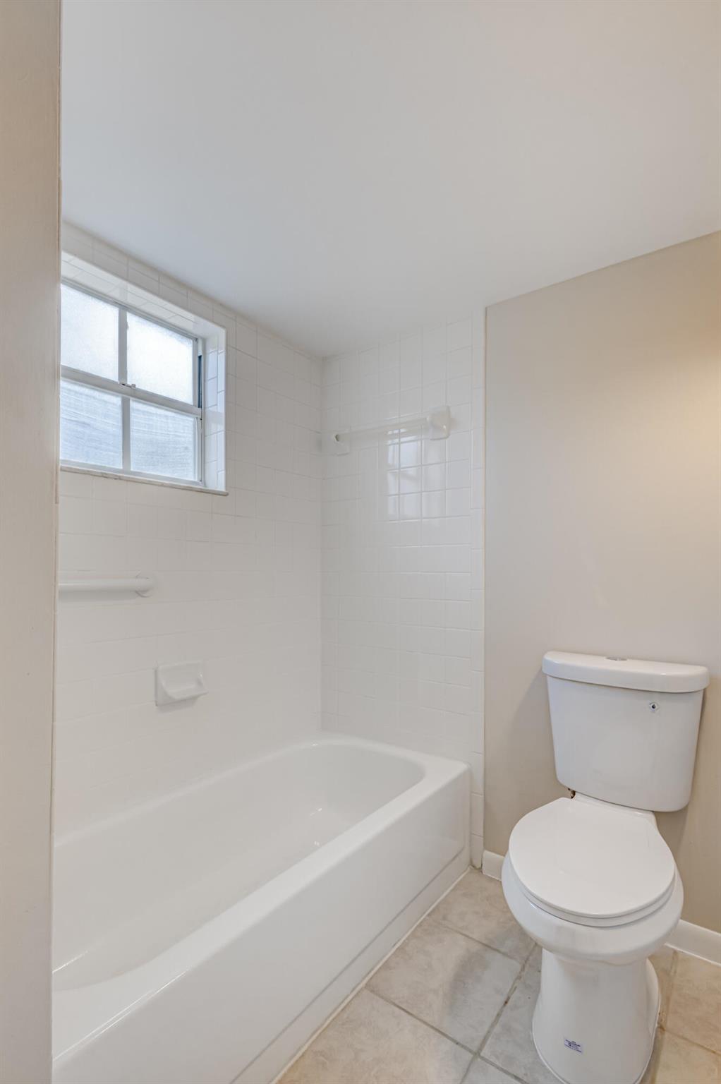 1140 Lake Shore Drive 105