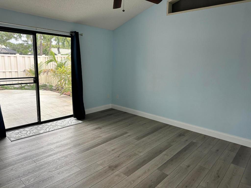 5592 Golden Eagle Circle