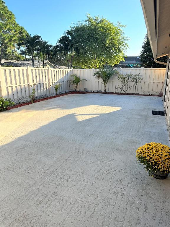 5592 Golden Eagle Circle