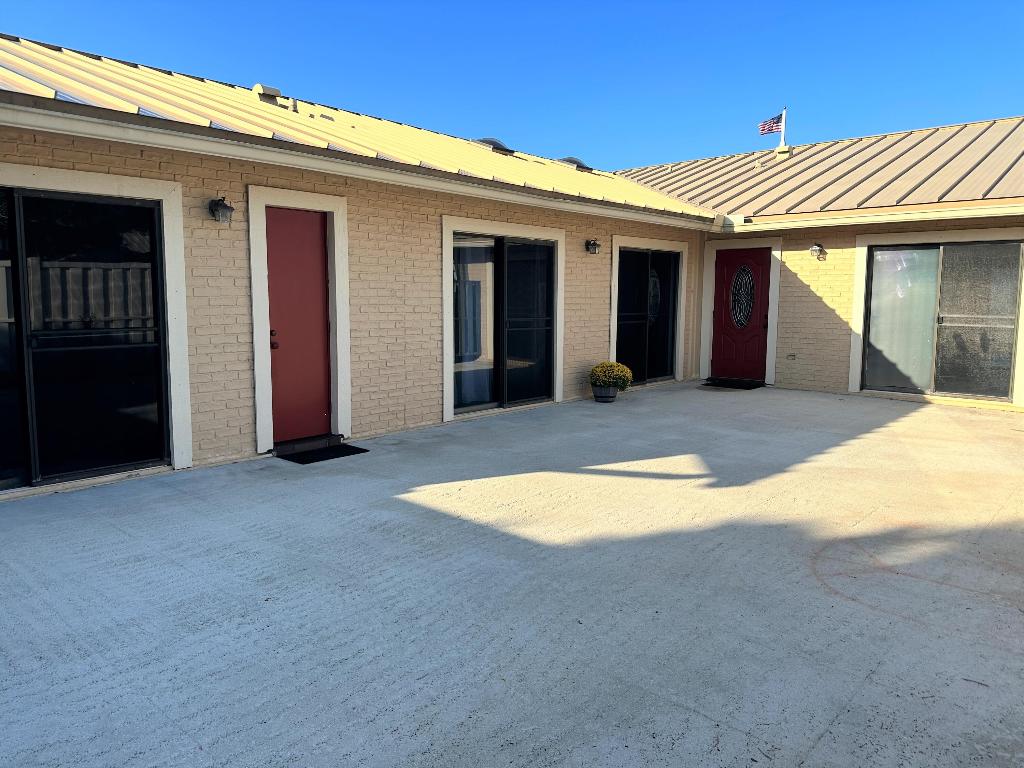 5592 Golden Eagle Circle