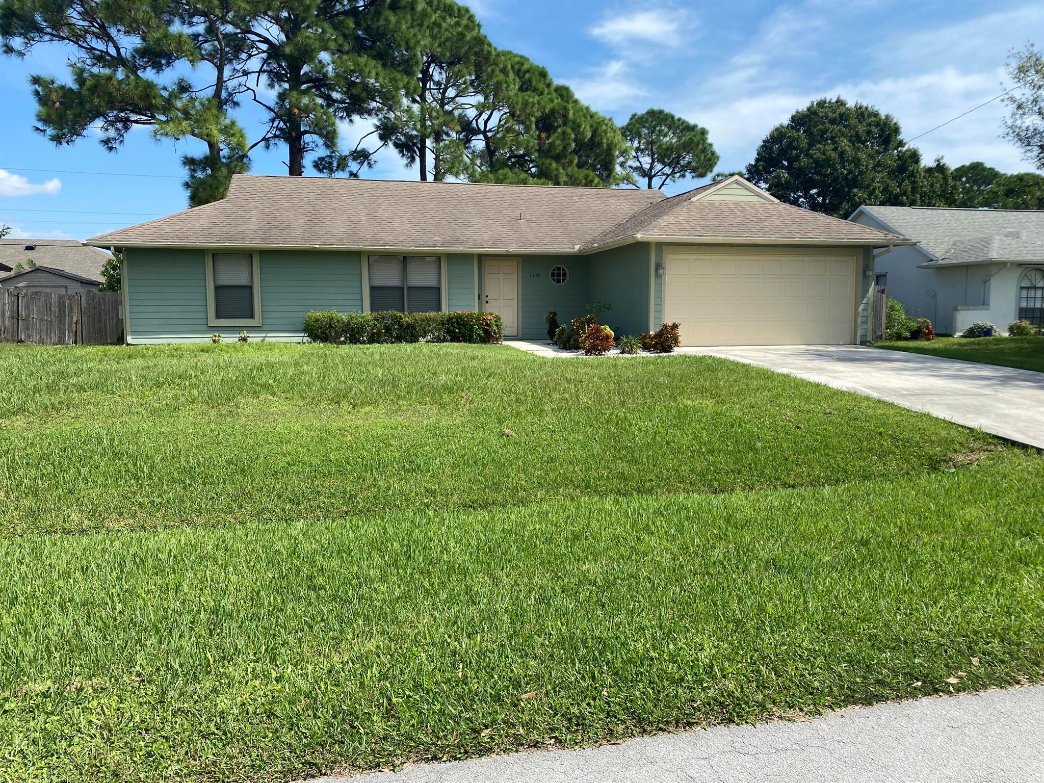 1217 SW Fletcher Lane