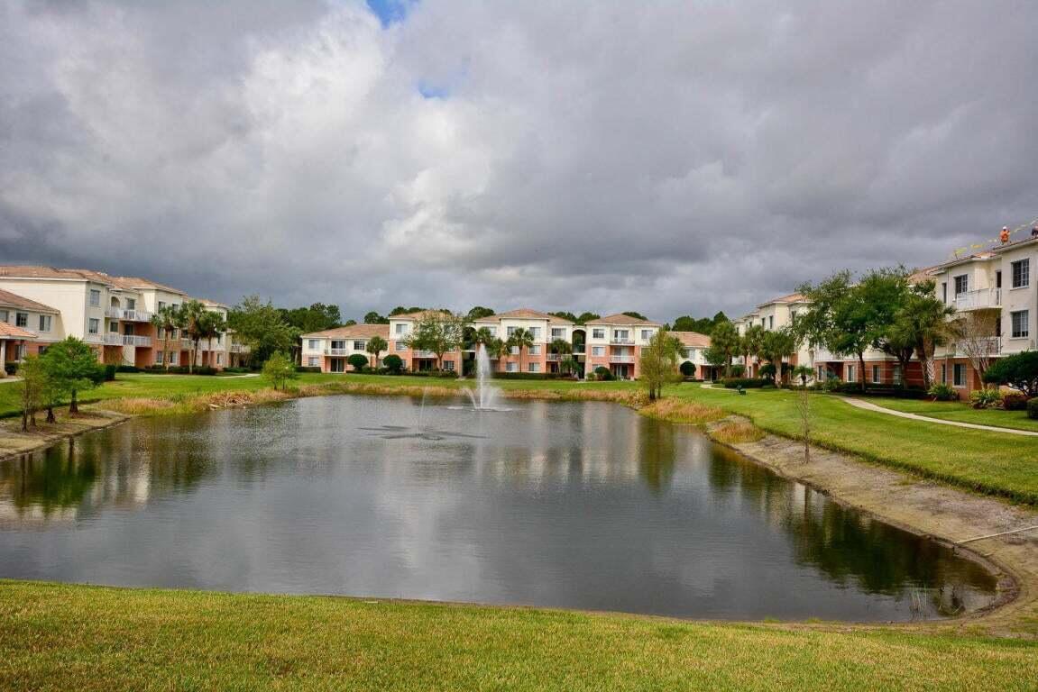 7203 Myrtlewood Circle W
