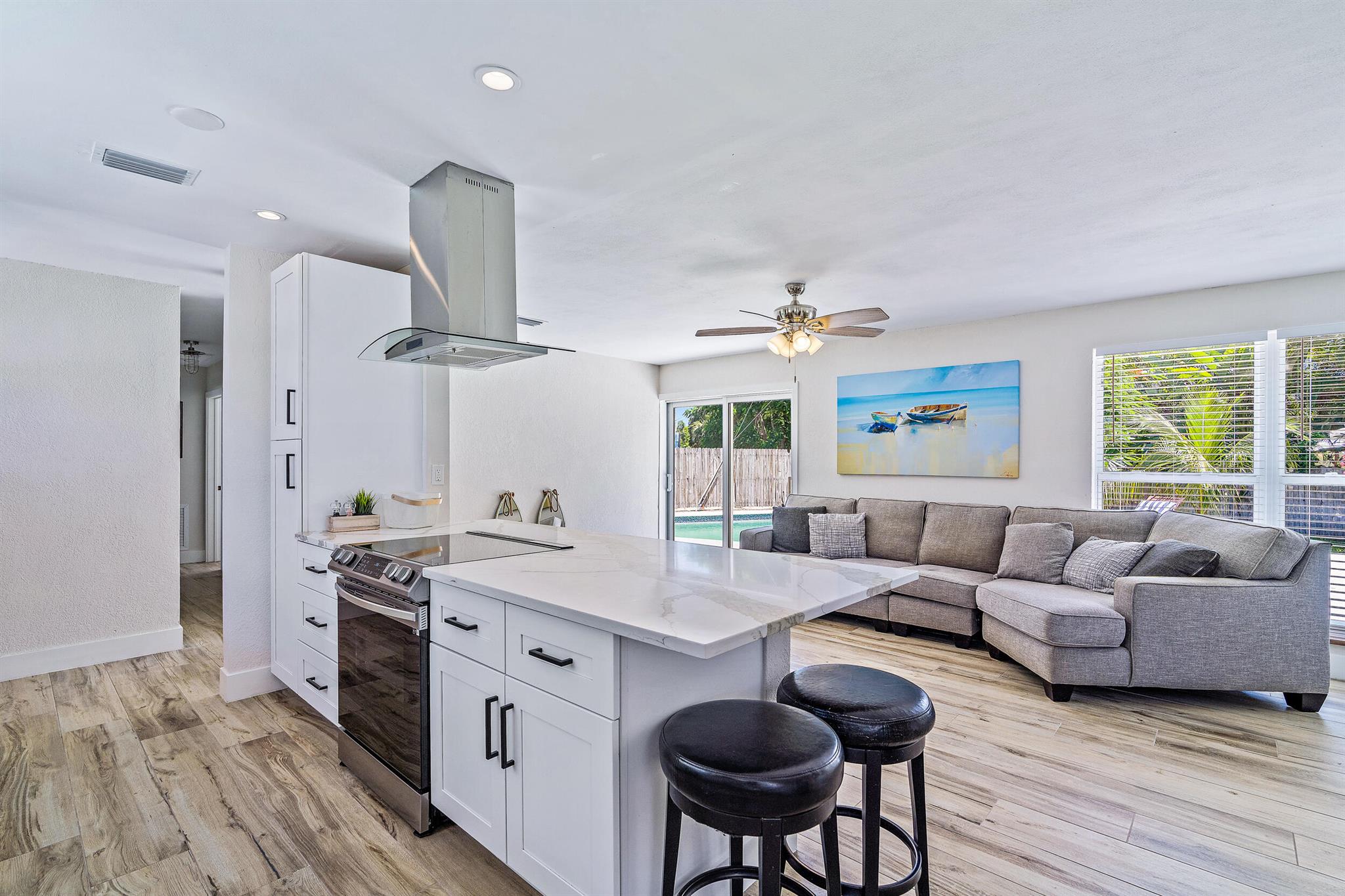 805 Alamanda Drive
