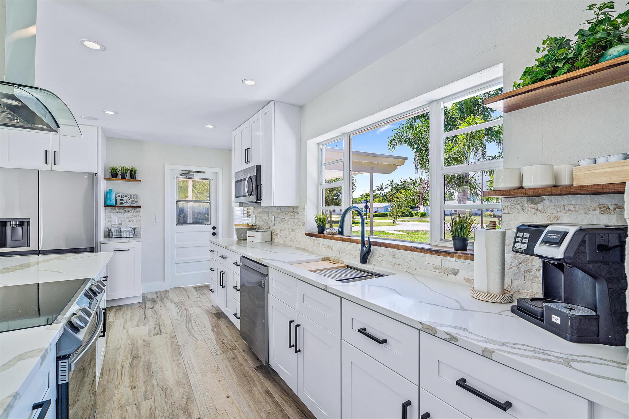 805 Alamanda Drive