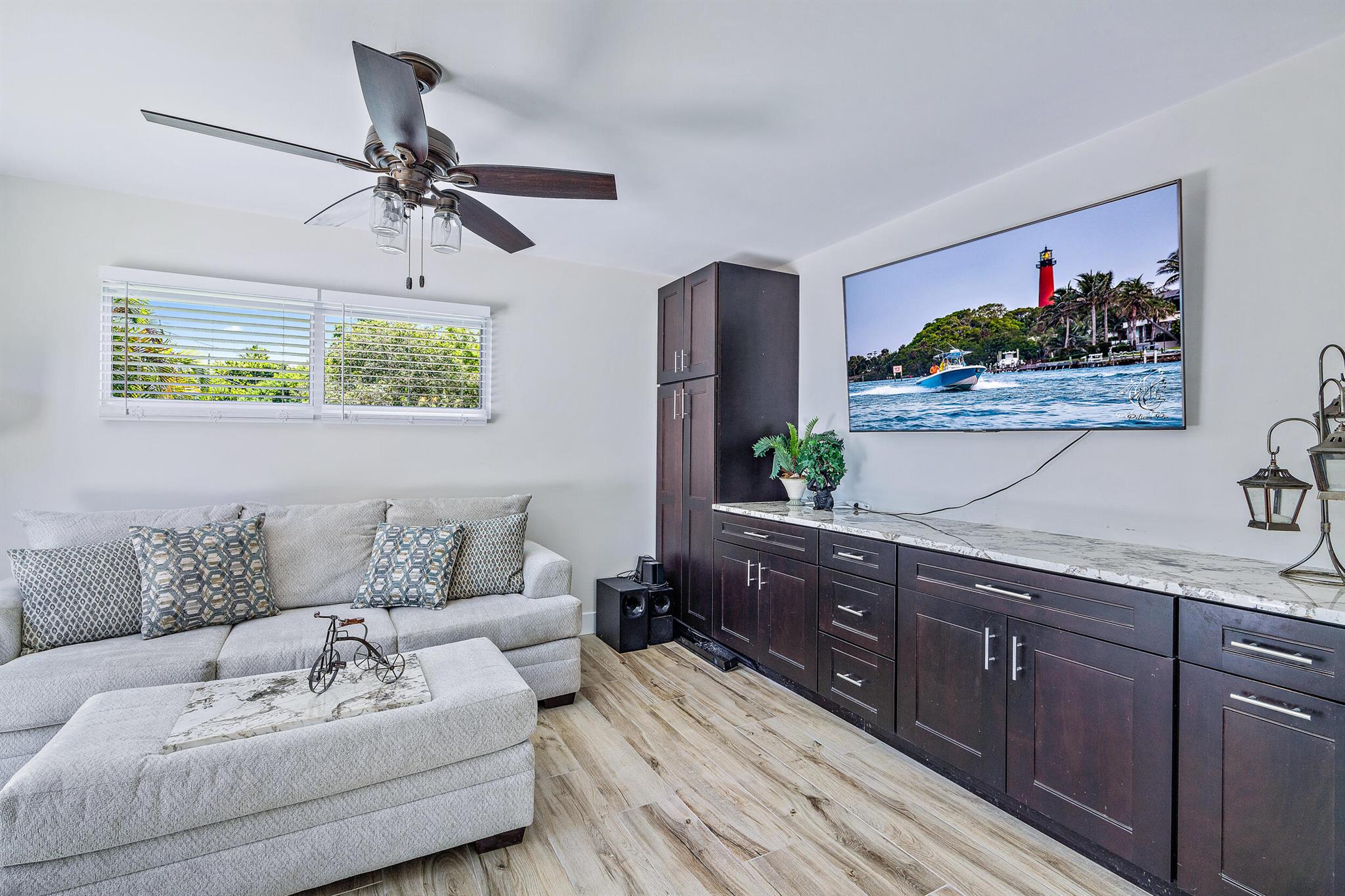 805 Alamanda Drive