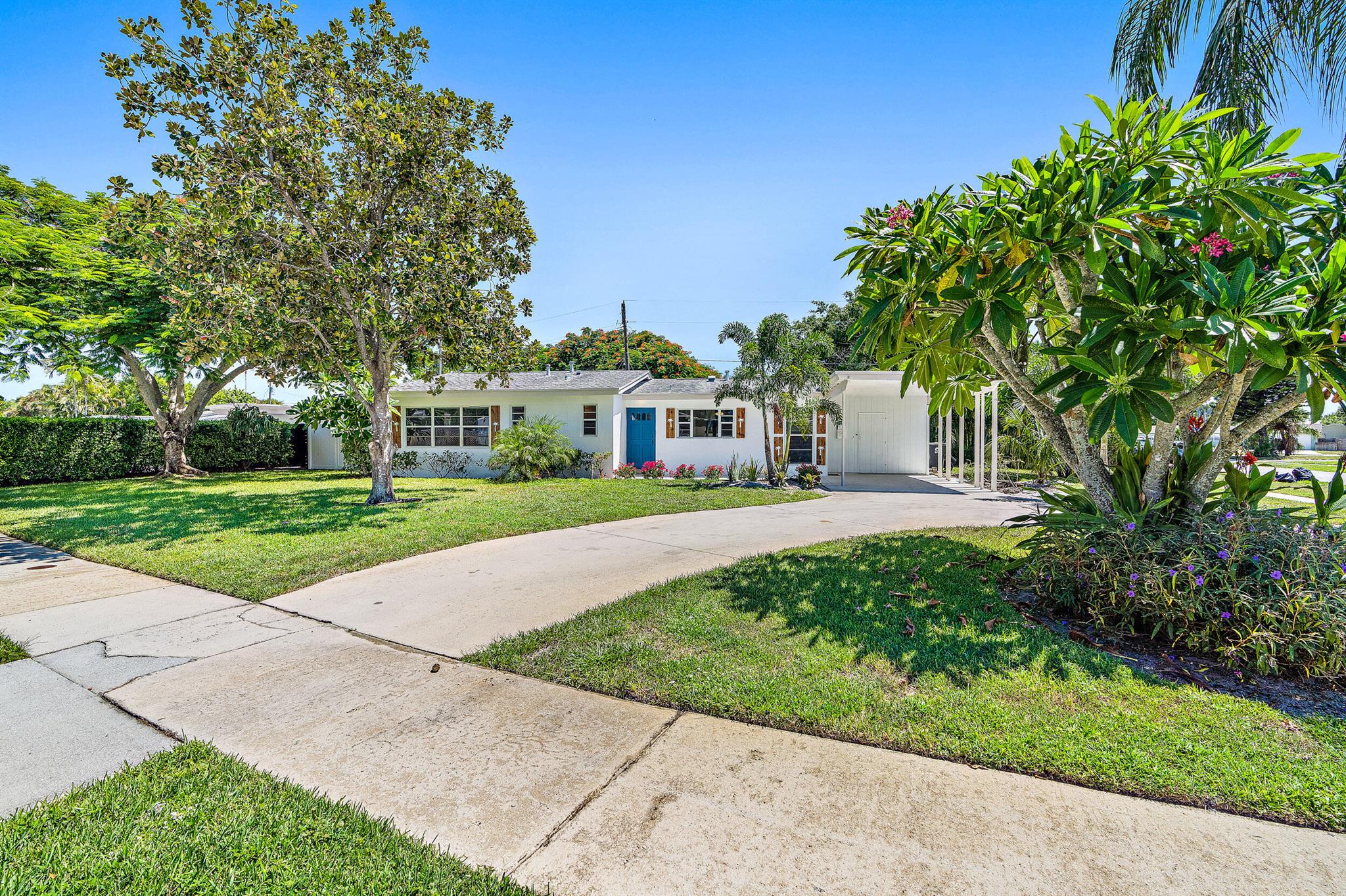 805 Alamanda Drive