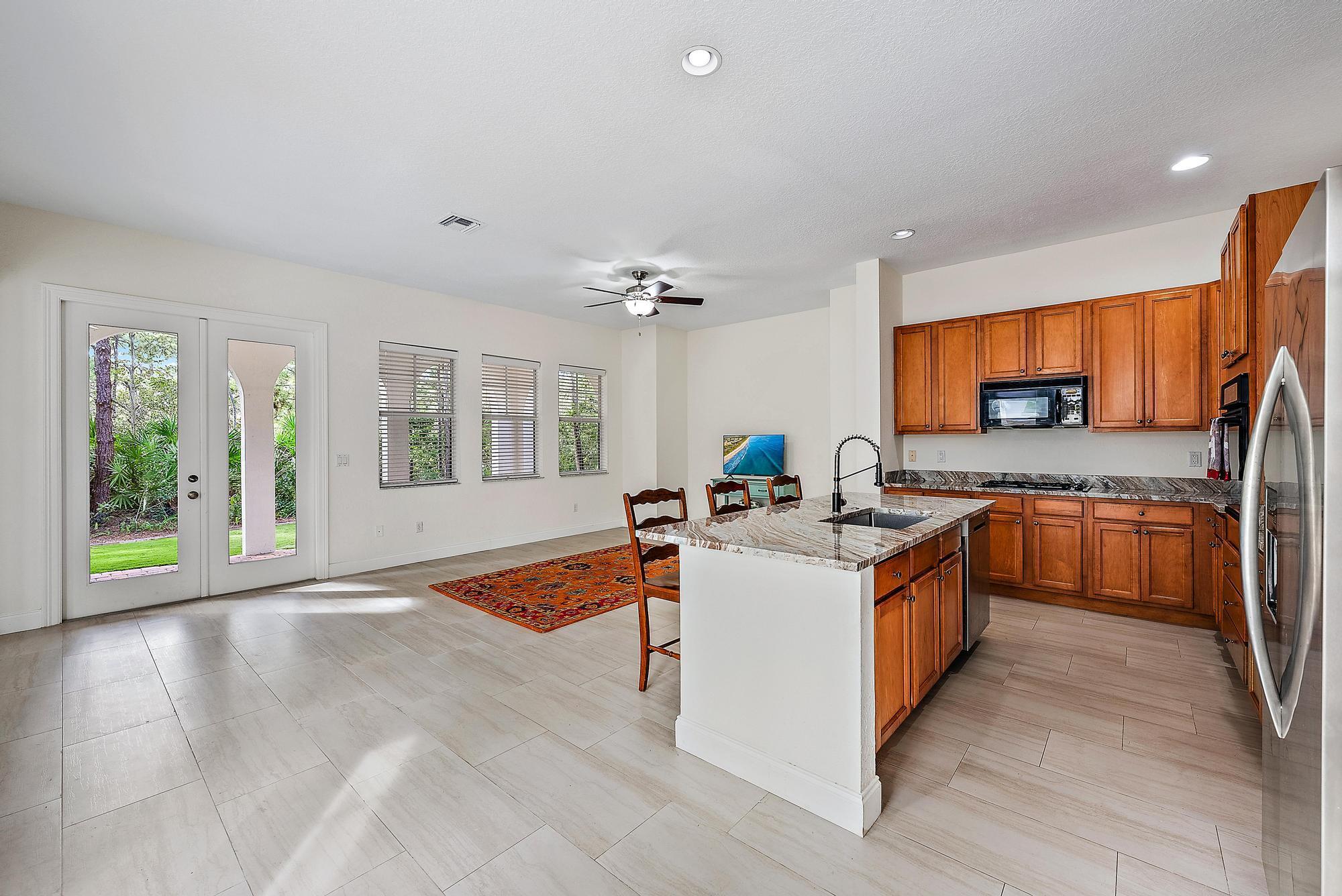 885 Taft Court