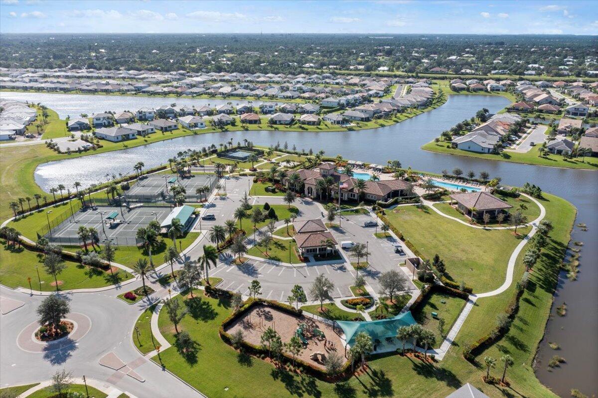 425 SE Bancroft Court