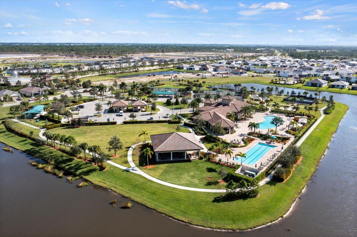 425 SE Bancroft Court