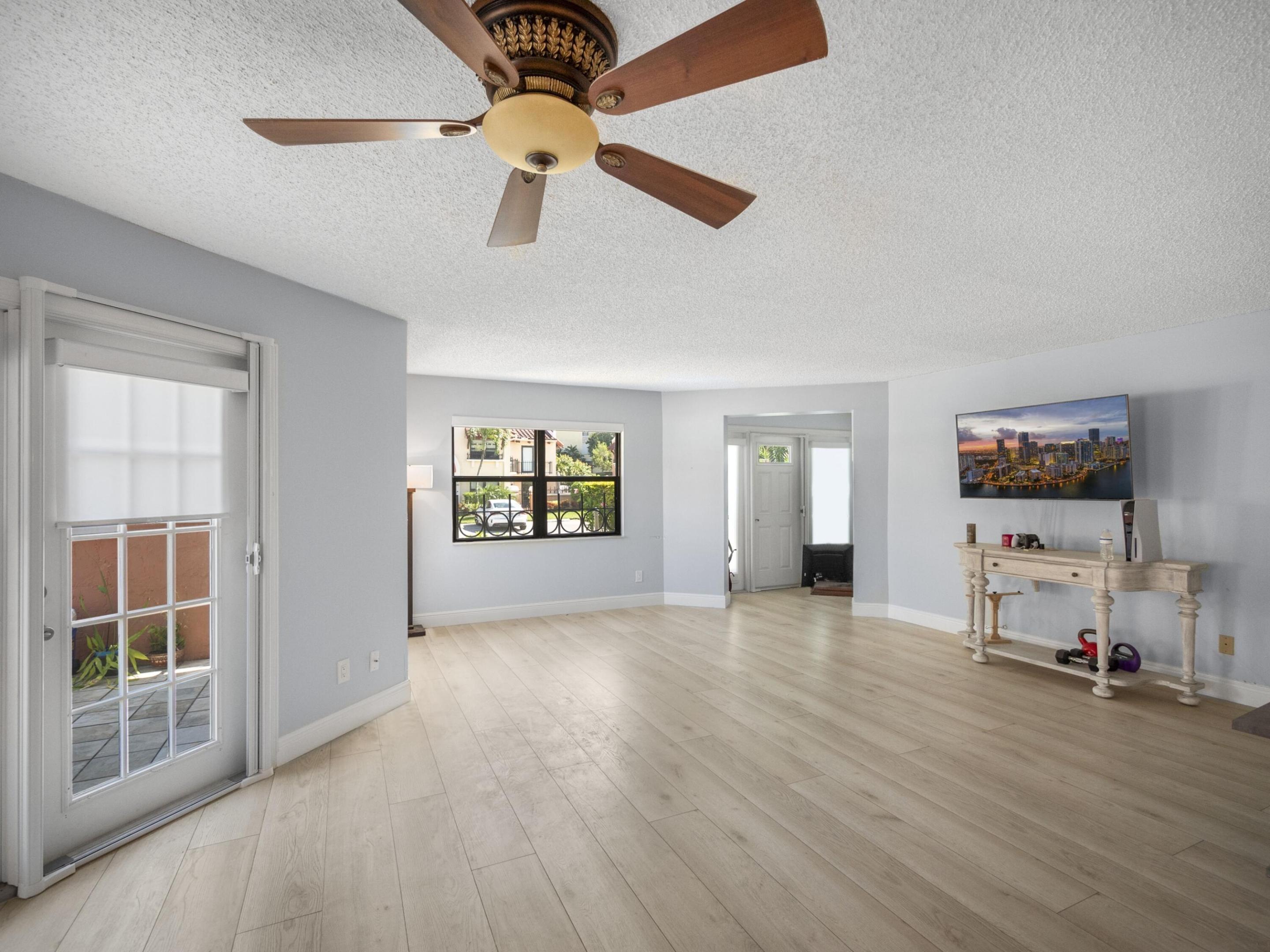 15 Uno Lago Drive 15
