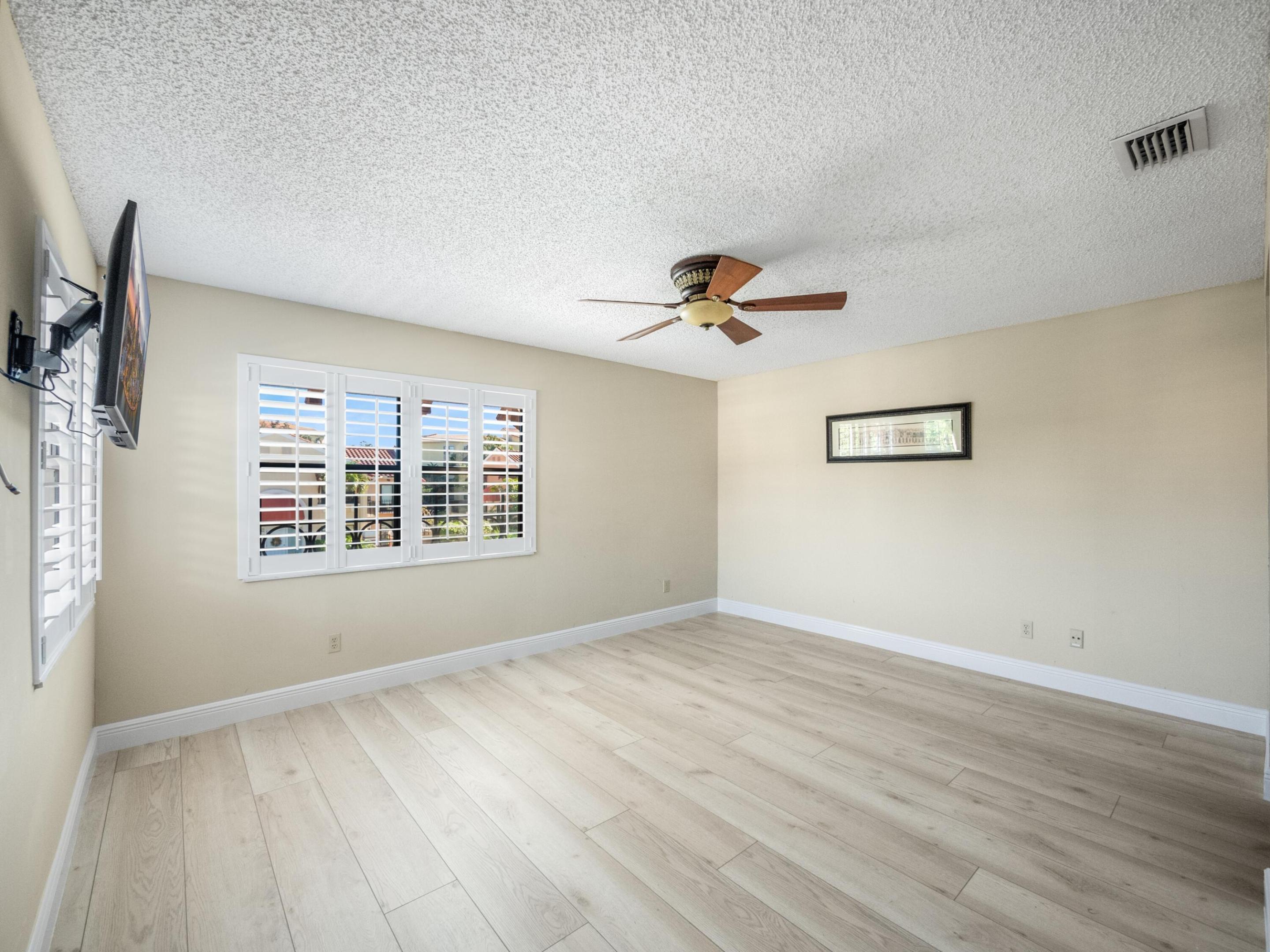 15 Uno Lago Drive 15