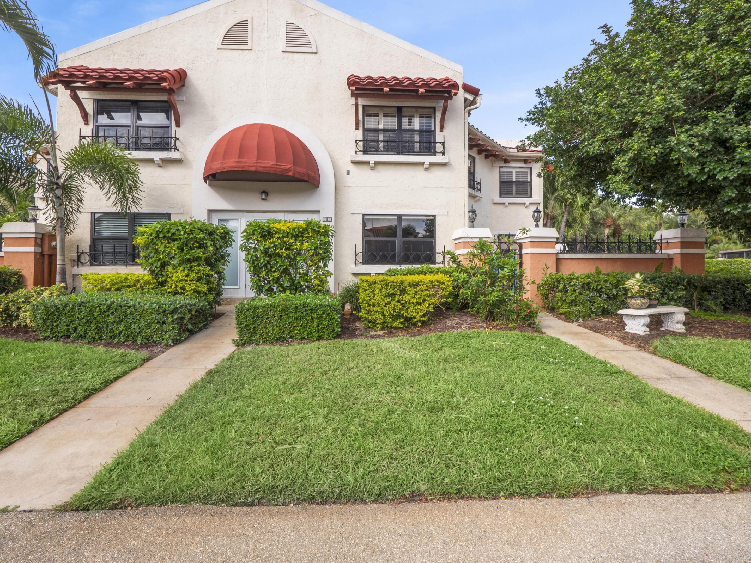 15 Uno Lago Drive 15