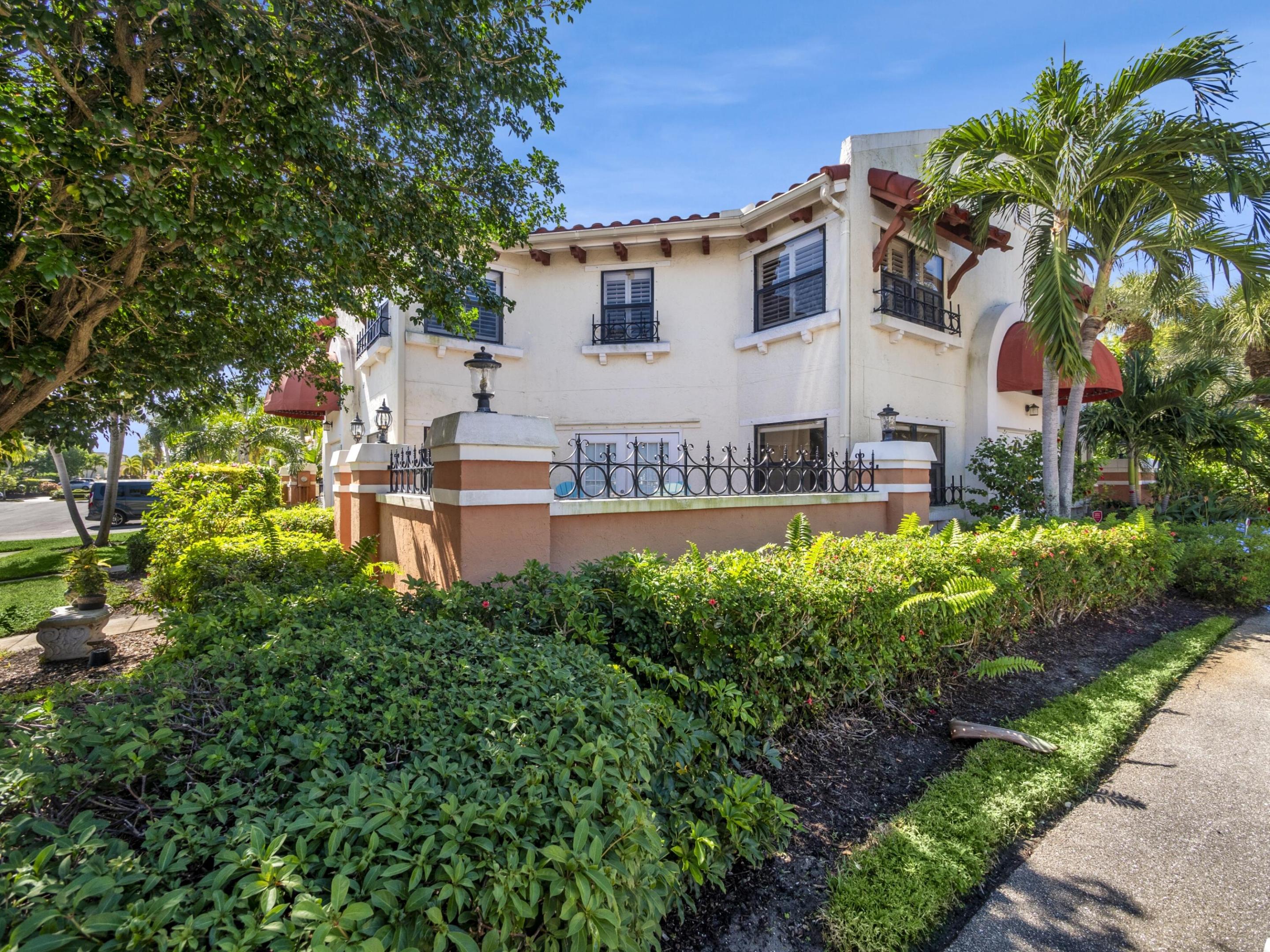 15 Uno Lago Drive 15
