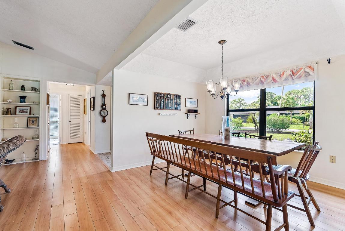 7893 SE Lexington Avenue