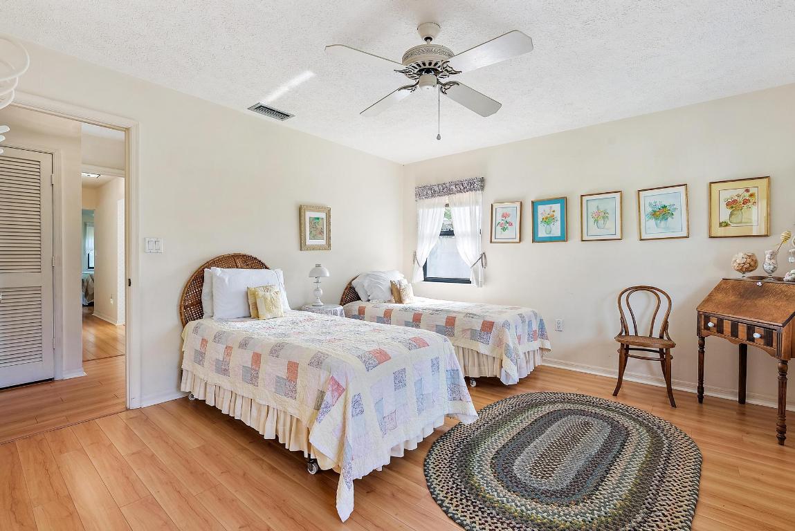 7893 SE Lexington Avenue