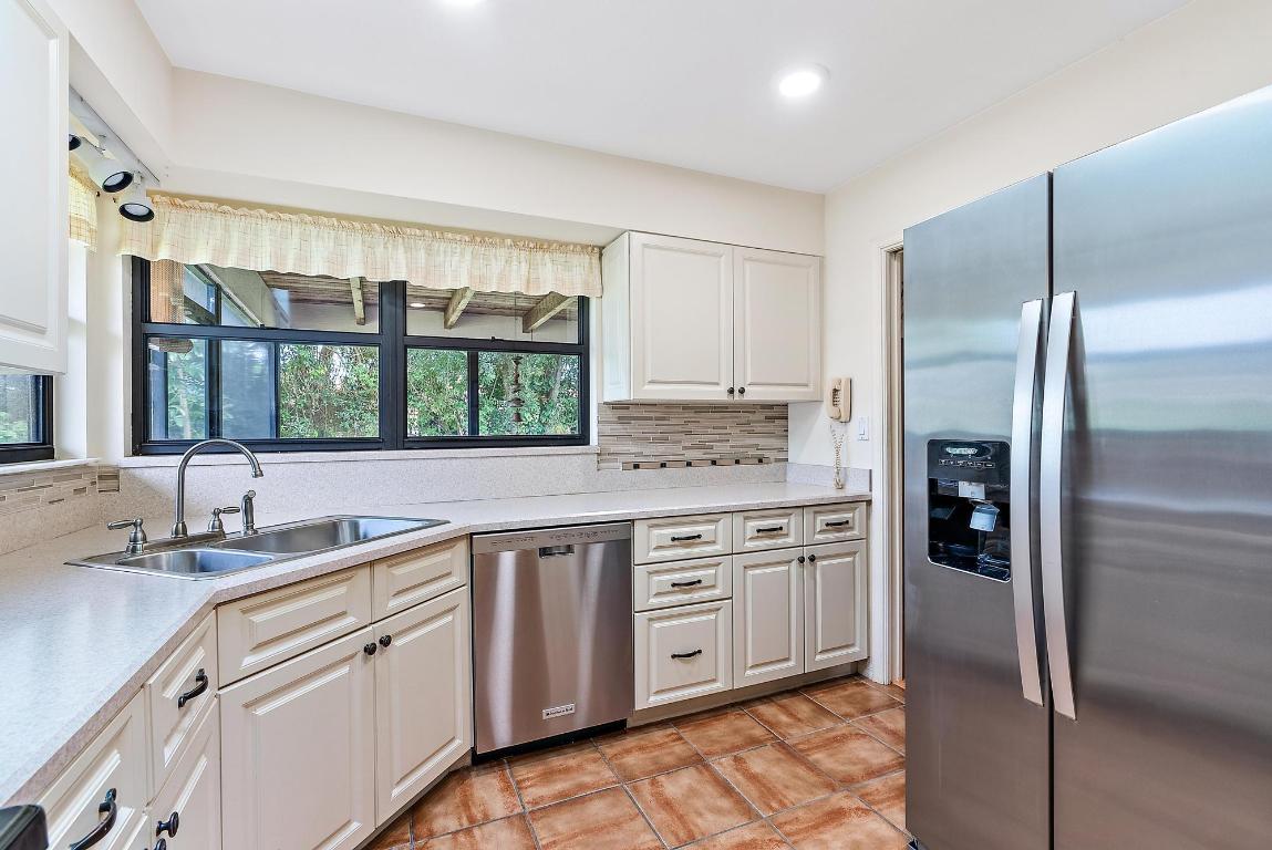 7893 SE Lexington Avenue