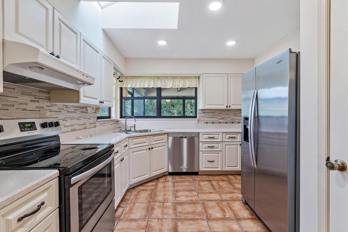 7893 SE Lexington Avenue