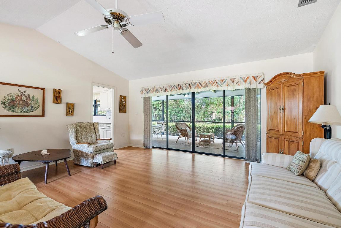 7893 SE Lexington Avenue