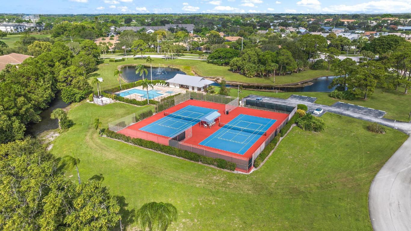 7893 SE Lexington Avenue