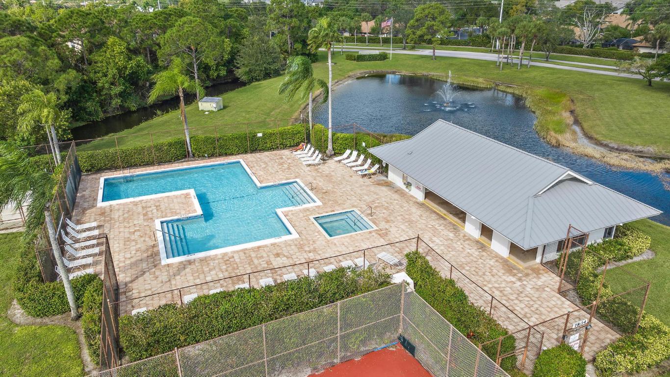 7893 SE Lexington Avenue