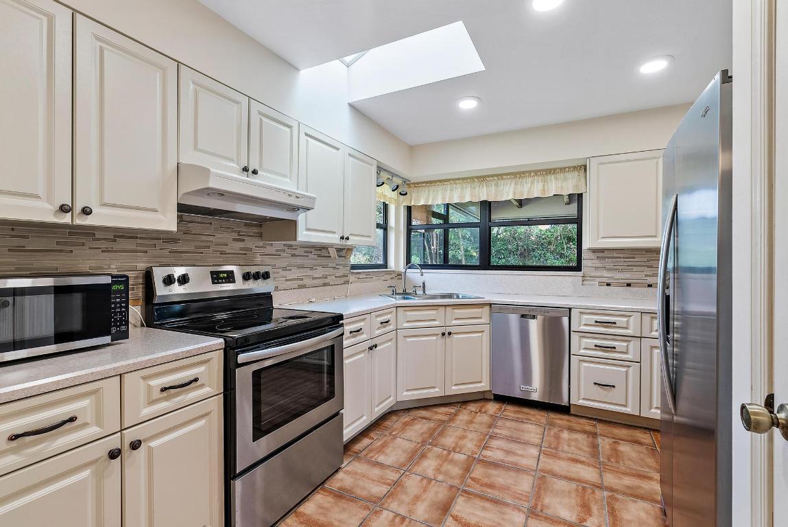 7893 SE Lexington Avenue