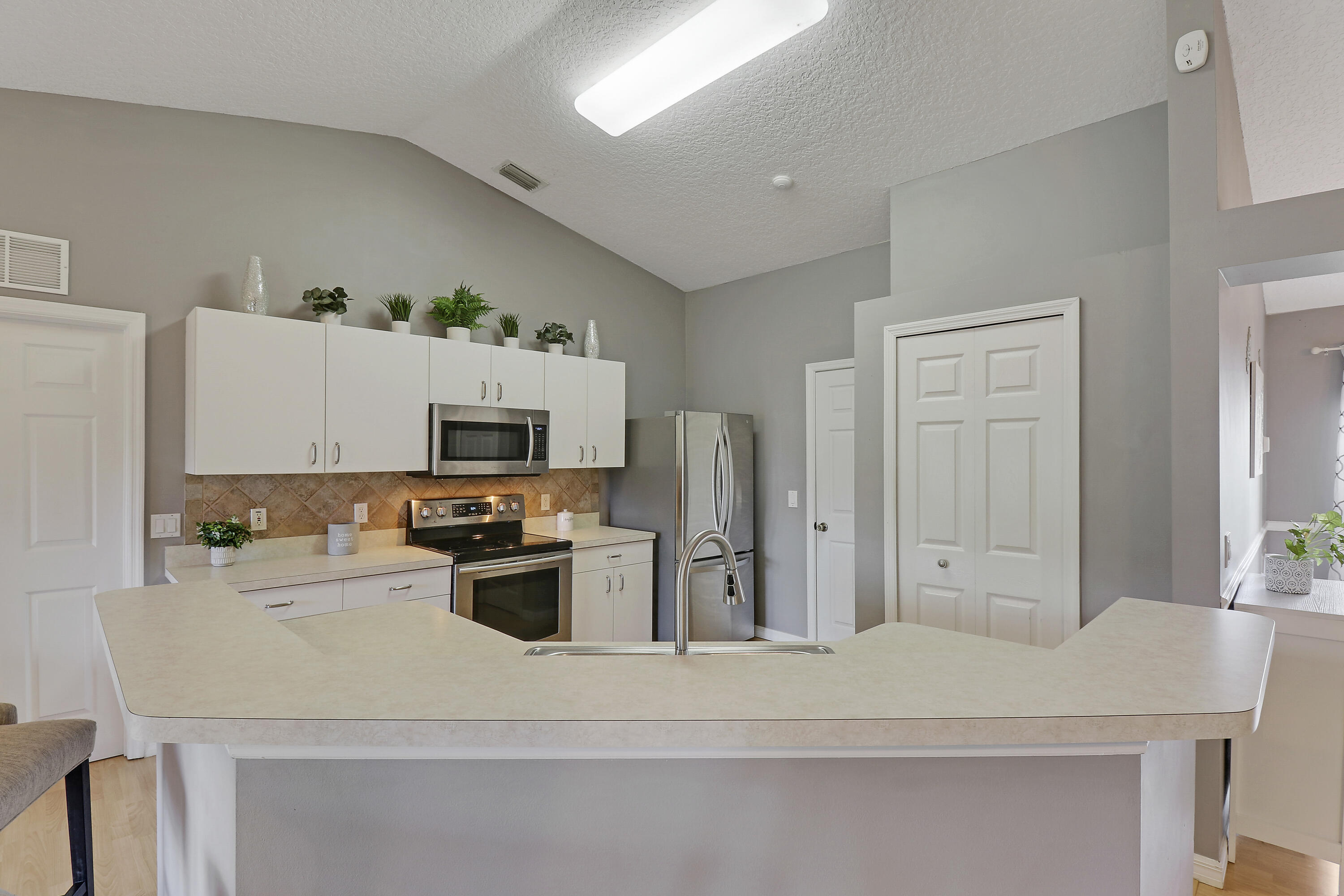 5867 NW Zenith Drive