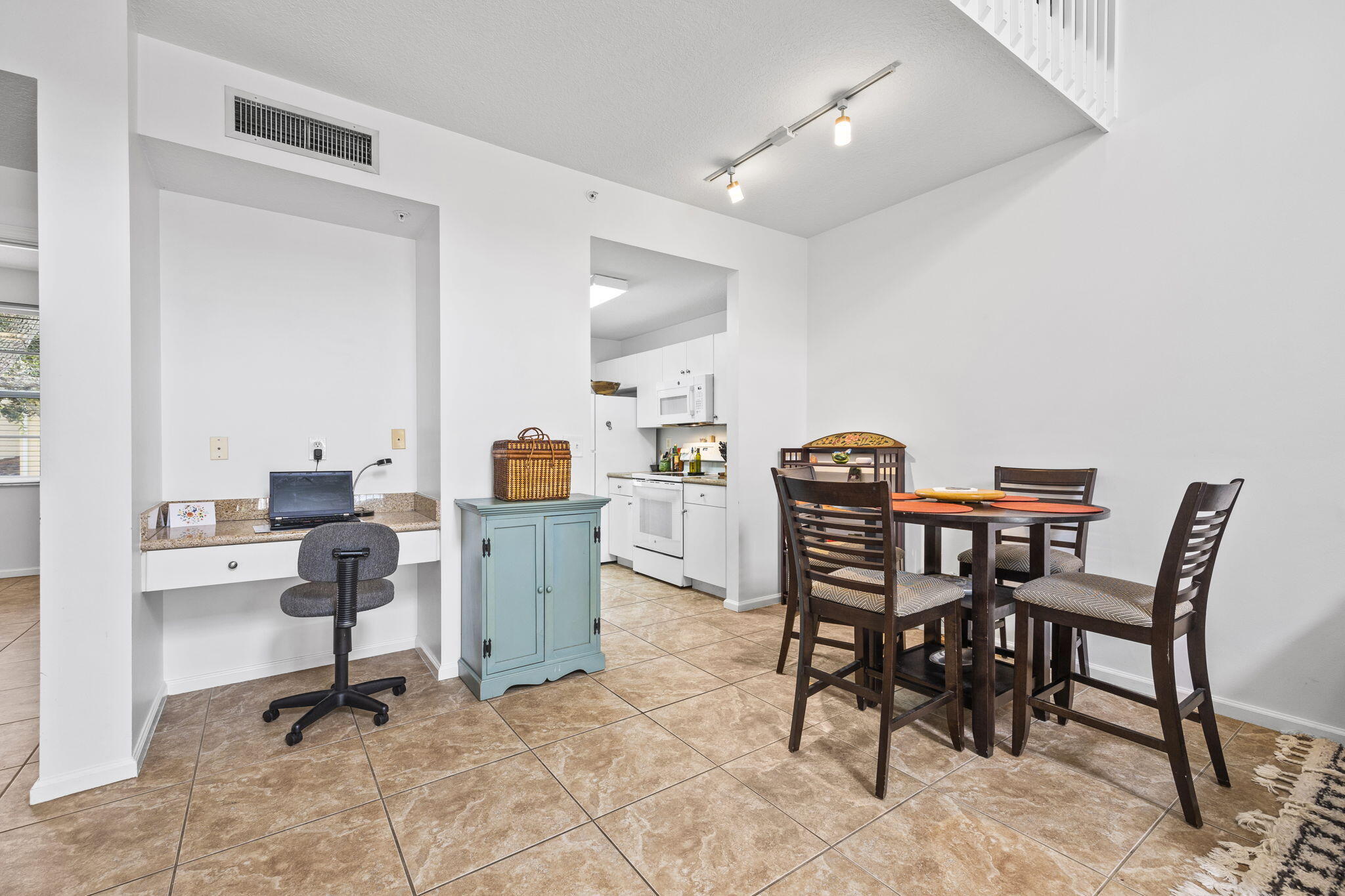 4822 Chancellor Drive 22