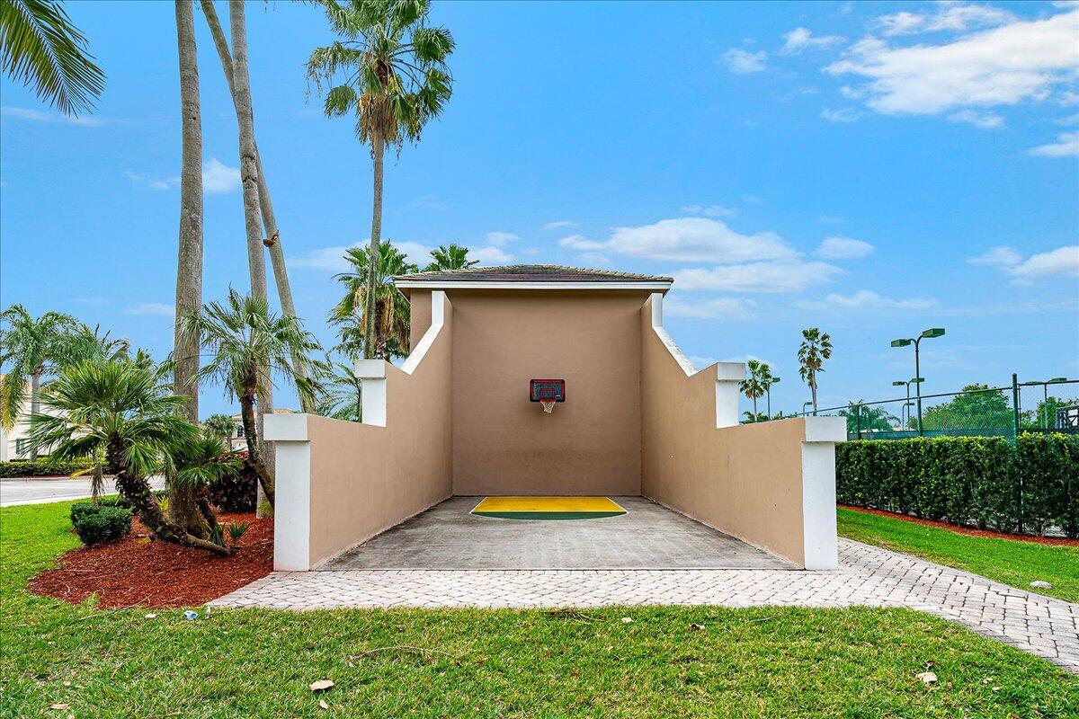 8403 Nicholls Point
