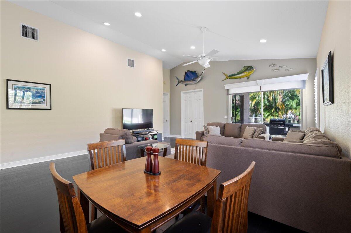 8403 Nicholls Point