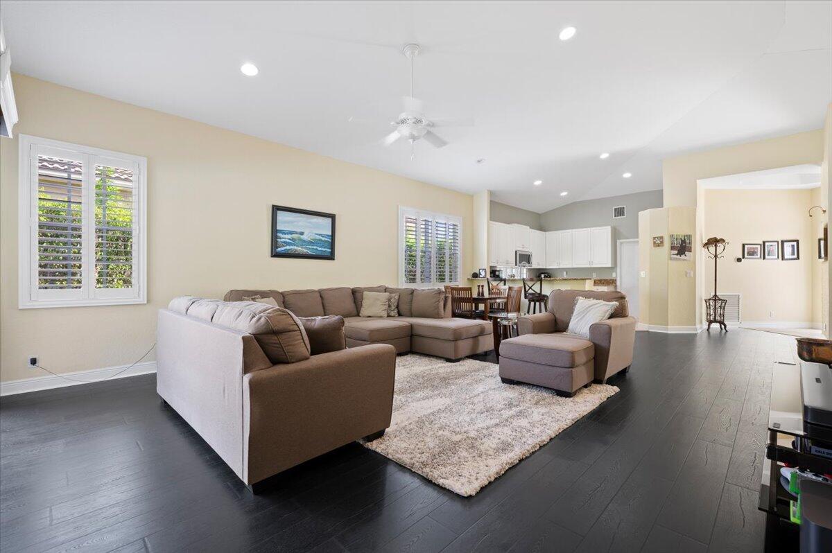 8403 Nicholls Point
